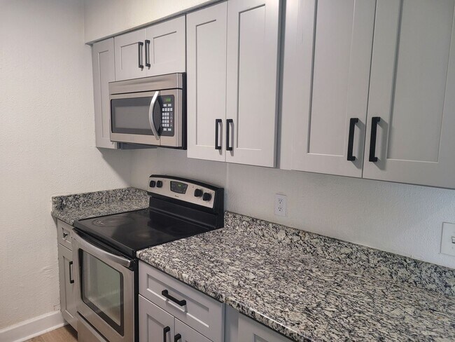 Building Photo - 1236 Dovehill Dr
