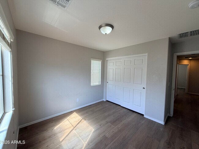 Building Photo - 4661 E Laurel Ave