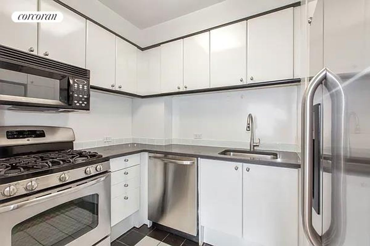 Building Photo - 150-156 W 56th St