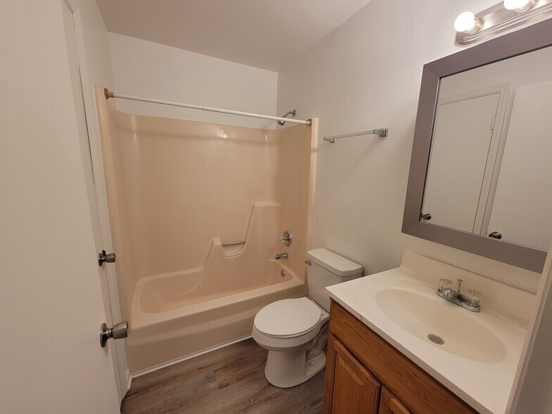 Building Photo - 3300 Starlight Dr