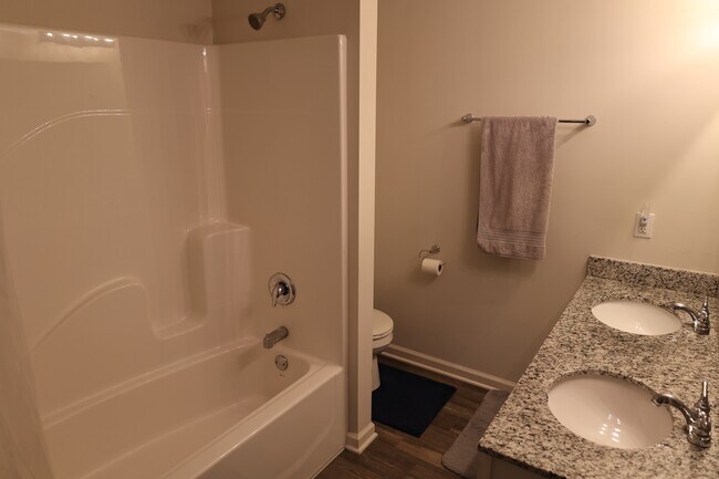 Building Photo - 1503 W Saxon Dr