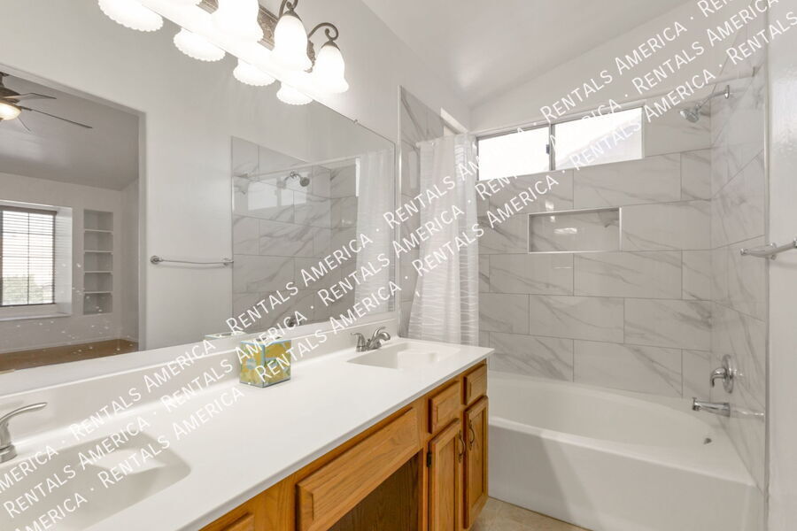 Building Photo - 1449 E Park Ave