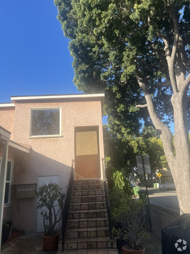 Building Photo - 2706 Kansas Ave