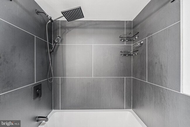 Building Photo - 428 N 13th St