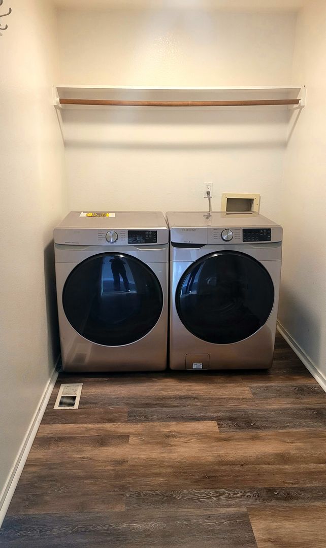 Building Photo - Gorgeous 4 Bed Home In Donner Springs!