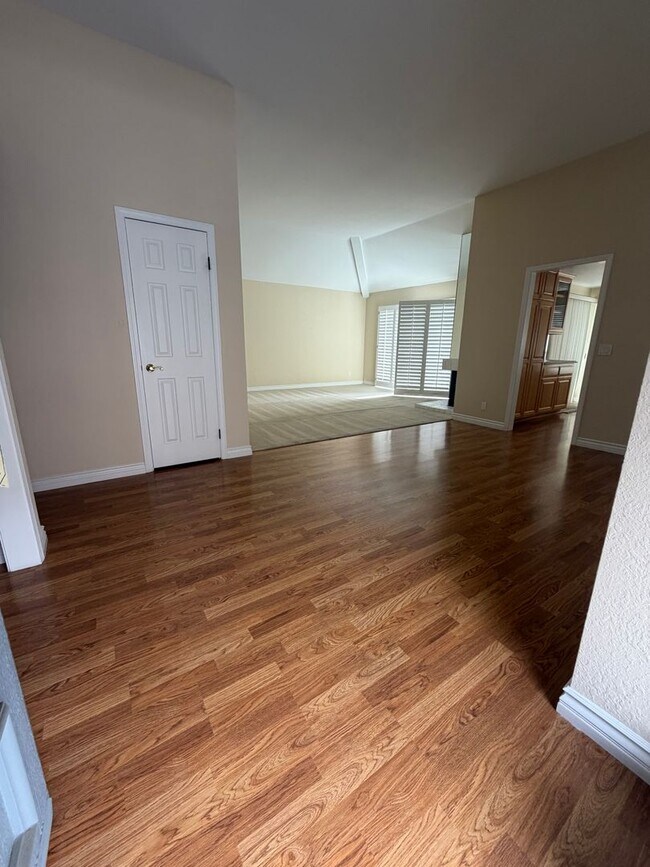 Building Photo - 2377 Sommerset Dr