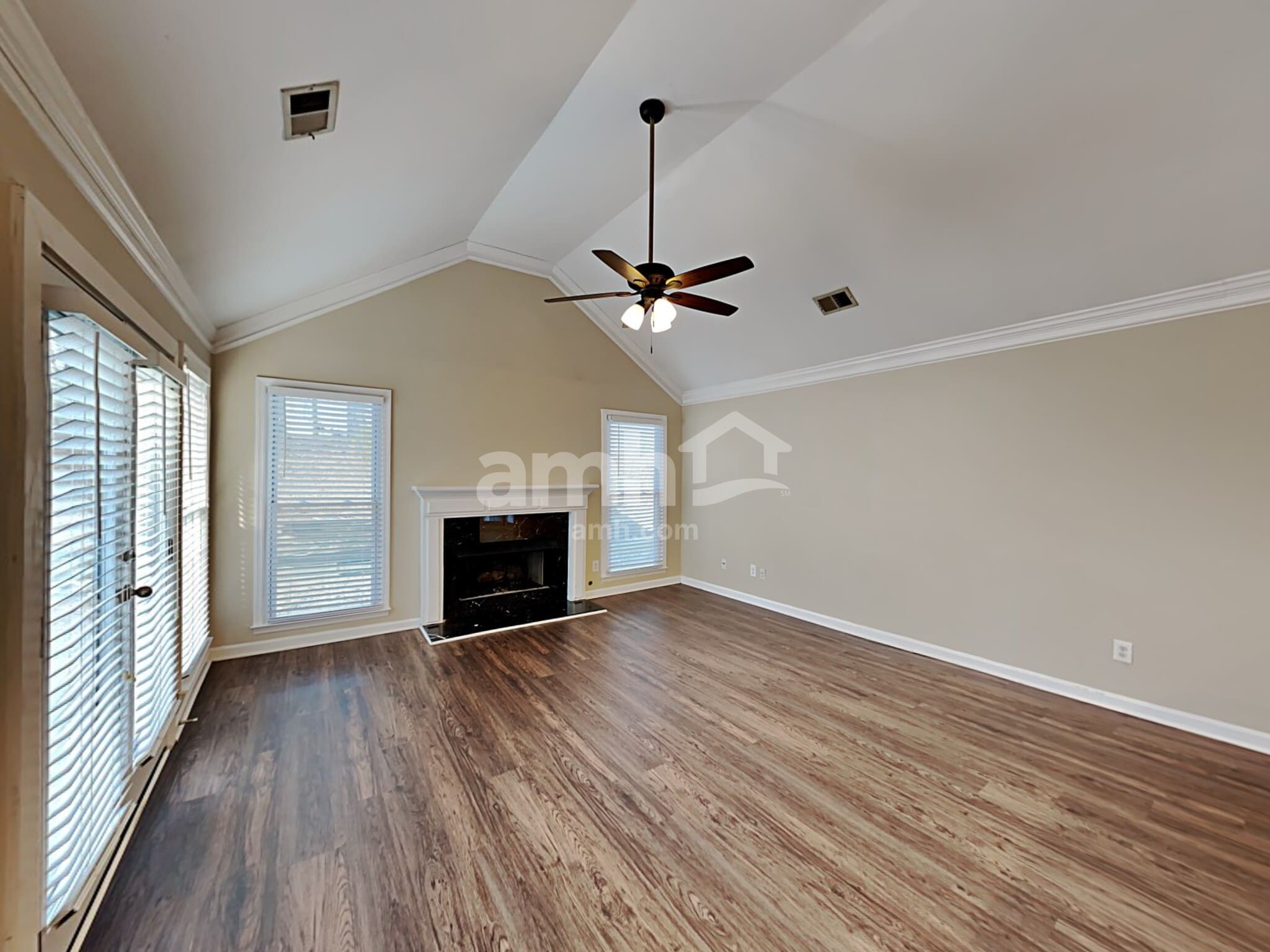 Building Photo - 201 Red Oak Ln