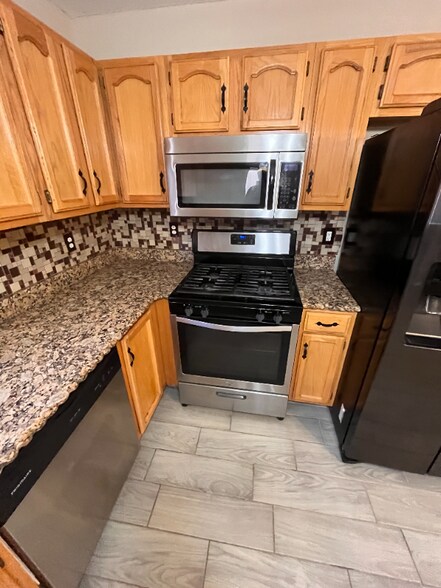 Building Photo - 2365 Tierra Humeda Dr