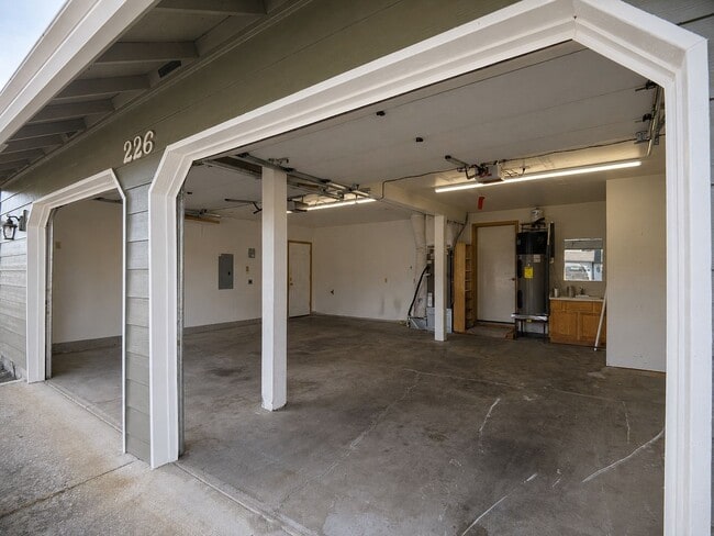 Building Photo - 226 Sparks Dr