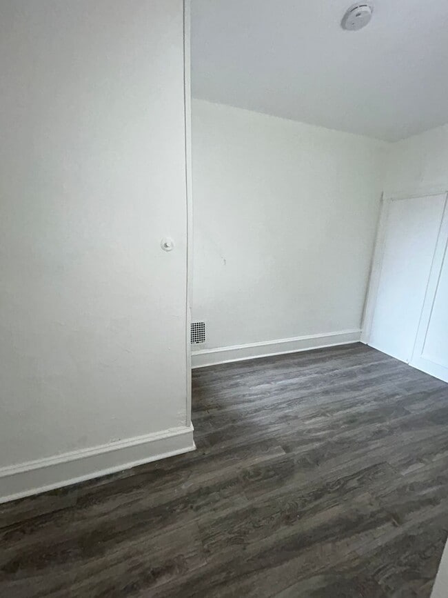 Building Photo - 3 BD / New renovation CO