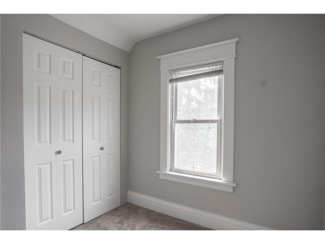 Building Photo - 938 N Cypress St