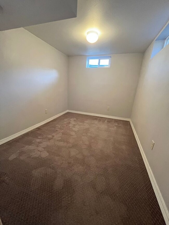 Building Photo - Spacious 2 Bed/2 Bath with Fenced in Yard!