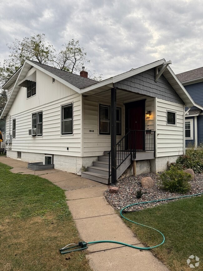 Building Photo - 1960 Lincoln Ave #4