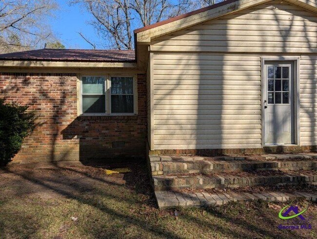 Building Photo - 1198 Hendrick Rd