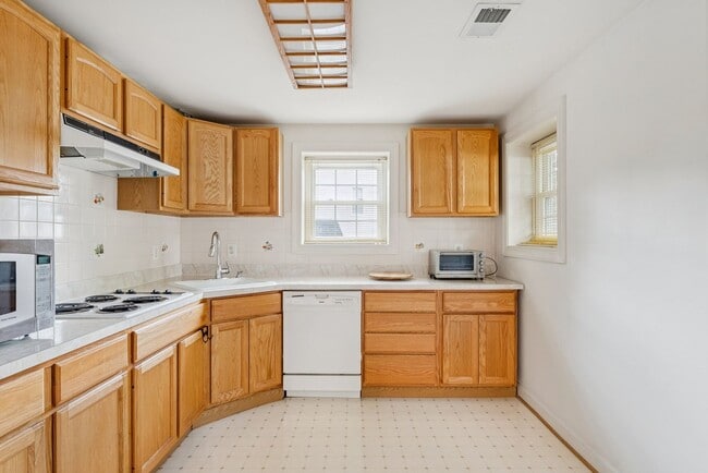Building Photo - 2 BD/ 2BA  Apartment