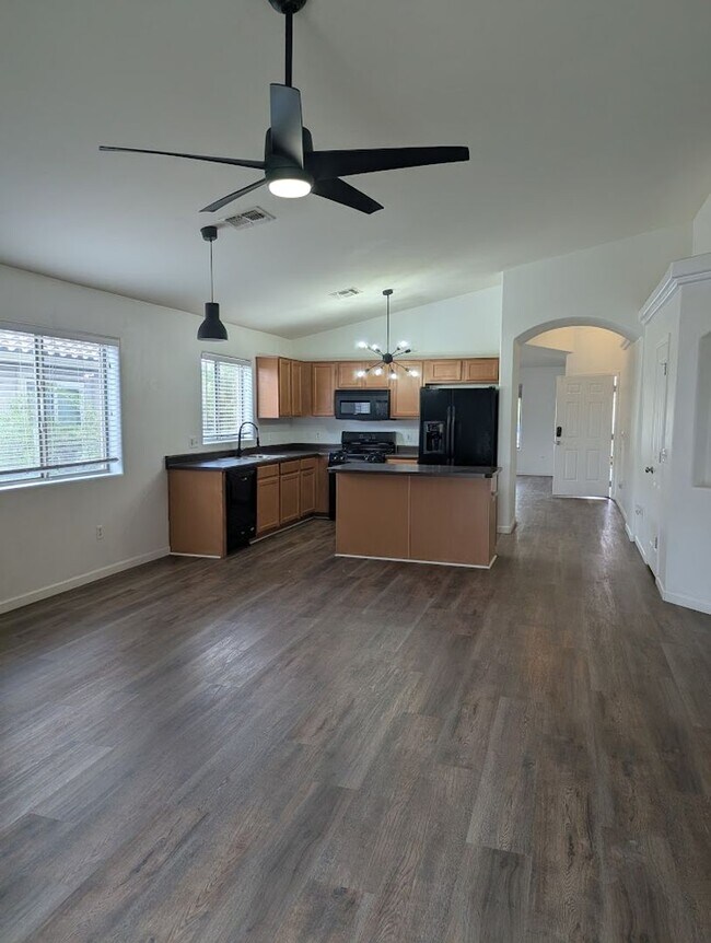 Building Photo - Great Northwest Home with Solar!