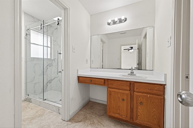 Building Photo - 11002 Bradford Way Dr