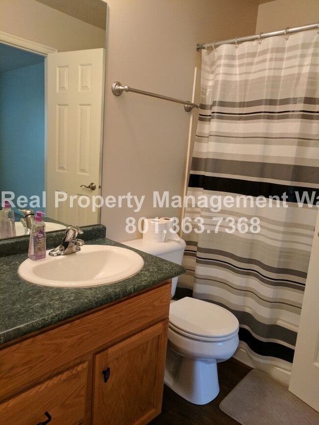 Building Photo - Pet Friendly 2 Bed 1.5 Bath Condo in Midvale