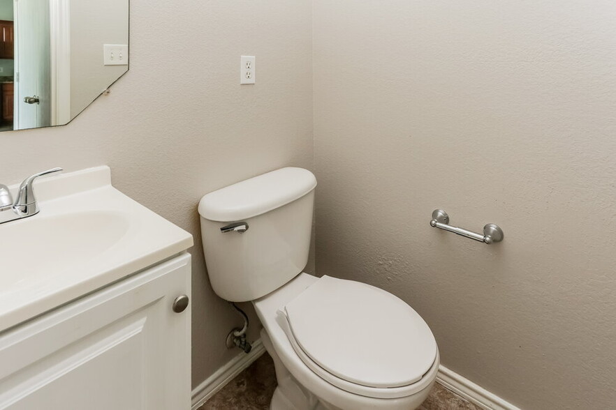 Building Photo - 9715 Checota Dr