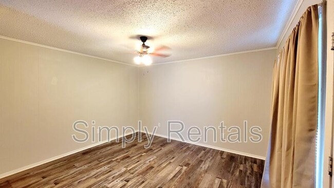 Primary Photo - Bill Bradford Rd 400 - 5