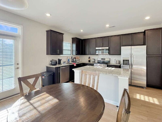 Building Photo - 44 Jazz Dr