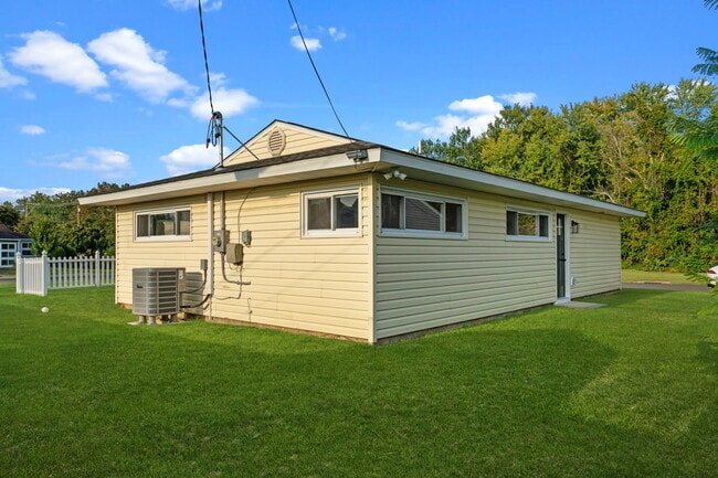 Building Photo - 38 Indian Creek Dr