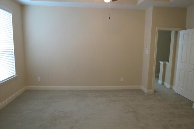 Building Photo - 756 S Greenville Ave