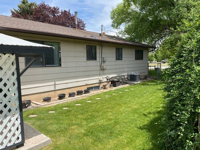 Building Photo - Beautiful Upgraded house in Santaquin