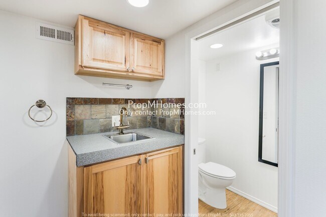 Building Photo - Unique 1-Bedroom with Bonus Studio – Flexi...
