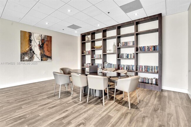 Building Photo - 20515 E Country Club Dr