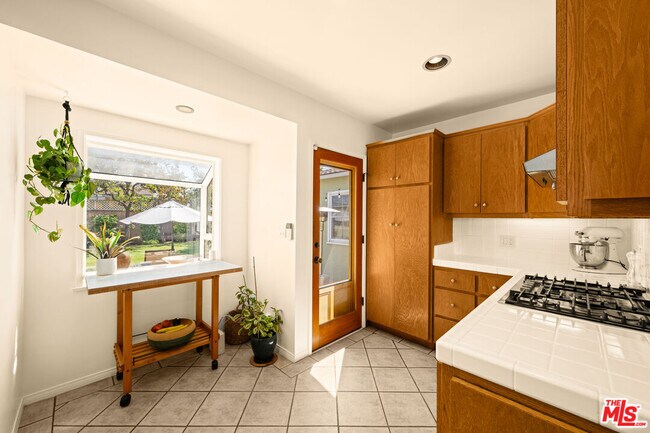 Building Photo - 6112 W 77th St