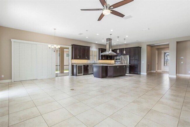 Building Photo - 290 Silver Maple Rd