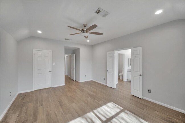 Building Photo - 14911 Englebrook Dr