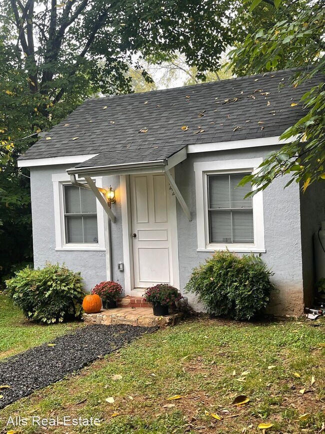 Studio, 1 bath House 22 Diagonal Street 22 Diagonal St