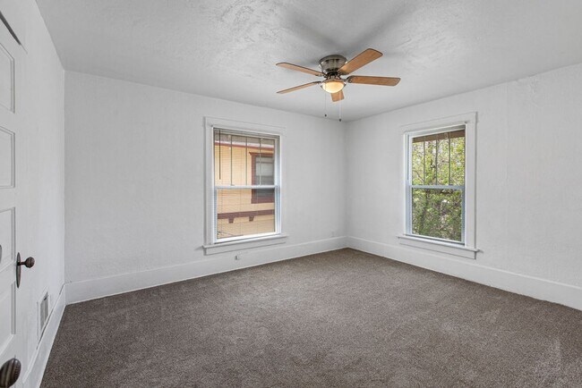 Building Photo - 8 Bedroom Home with 3 Kitchens Near UNC - Available as a single home or 2 separate units.