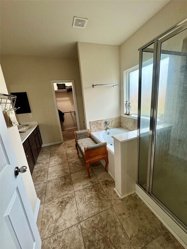 Building Photo - 2307 Cloudy Bay Dr