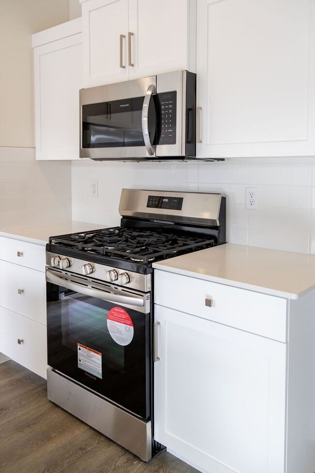 Building Photo - Spacious 4-Bed Home in Sage Canyon - Small Pet Friendly