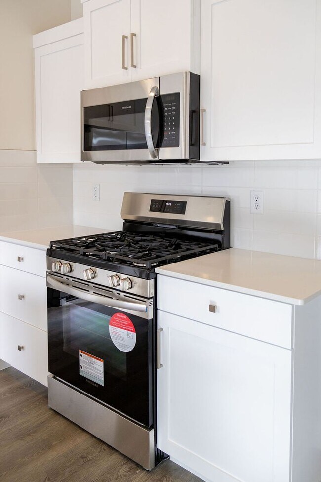 Building Photo - Spacious 4-Bed Home in Sage Canyon