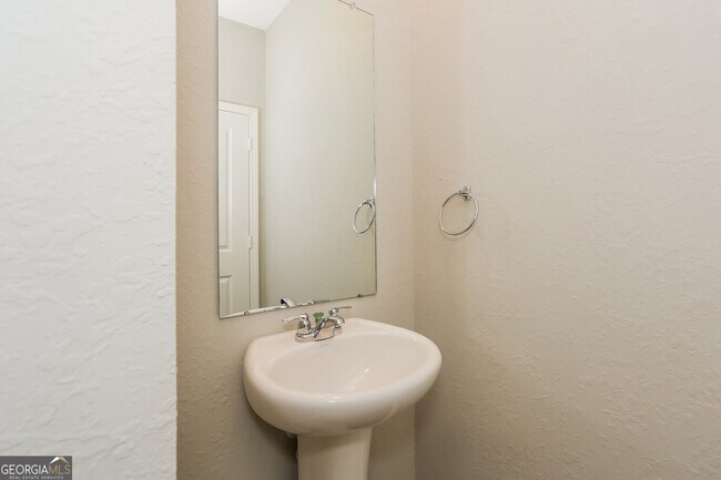 Building Photo - 518 Firethorn Ct