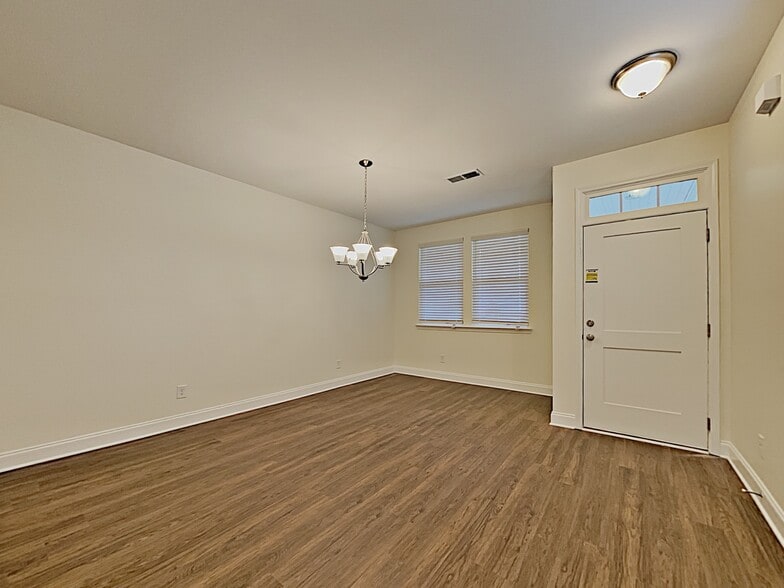 Building Photo - 407 Levon Ct