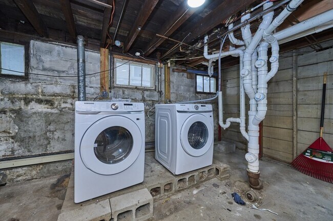 Building Photo - 14 Malvern Ave