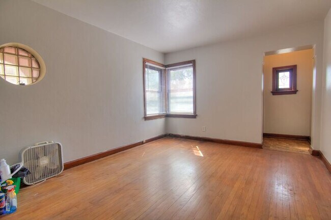 Building Photo - 4257 Bates St
