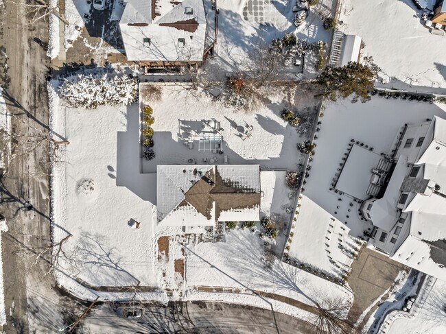 Building Photo - 446 Roedel Plz