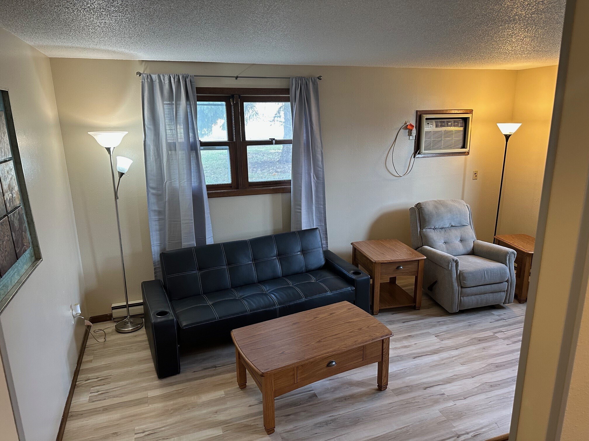 Building Photo - 910 11th Ave