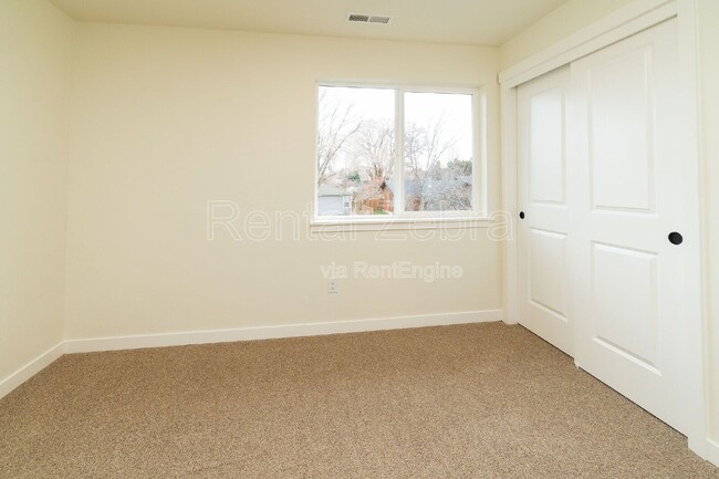 Building Photo - 374 SE Garner St