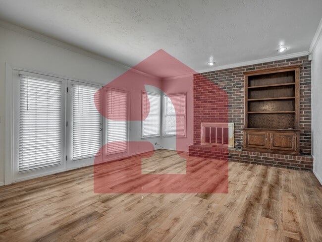 Building Photo - 2708 Silvertree Dr