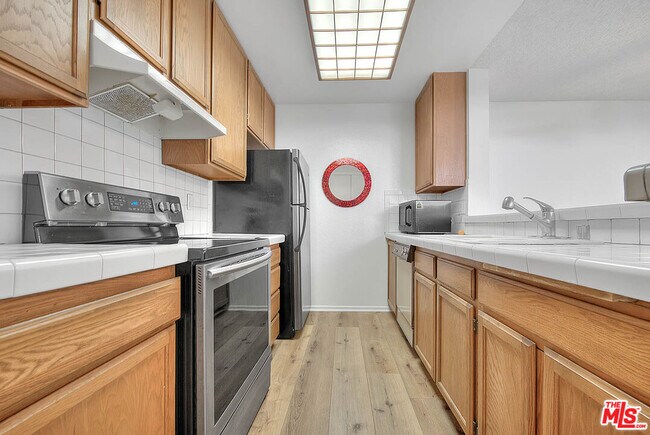 Building Photo - 4900 Overland Ave