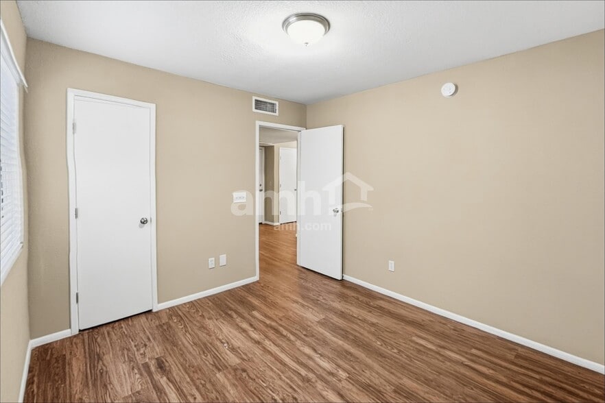 Building Photo - 9957 E Paseo San Ardo
