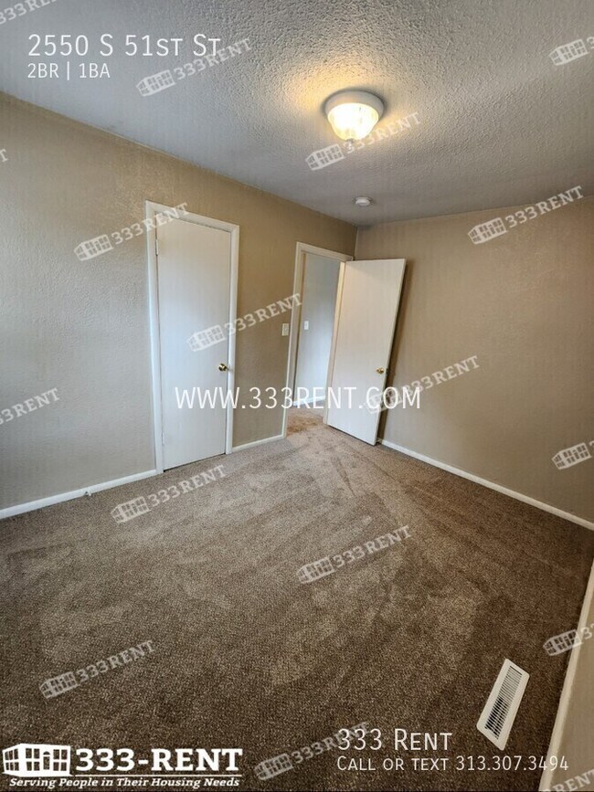 Building Photo - 2550 S 51st St
