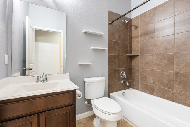 Building Photo - 119 Country Crossing Cir